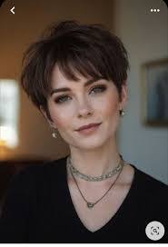 Ramona Lyon's Instagram, Twitter & Facebook