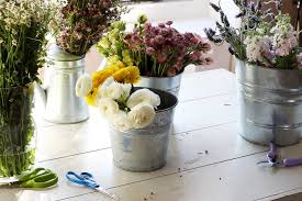Whether you are having a minimalist, modern wedding, or an outdoor wedding bash with spring and summer weddings mean flowers, flowers, flowers! 8 Tips For Successful Diy Wedding Flowers Davinci Bridal Blog