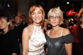 Keď sa povie meno miroslav donutil, takmer všetci vedia, o koho ide. Fotogalerie Modni Navrharka Beata Rajska Se Svou Kamaradkou Zuzanou Donutilovou Manzelka Miroslava Donutila Na Otevreni Bb Centra