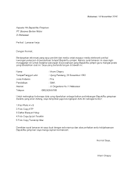 Panduan cara membuat surat lamaran seperti lamaran umum, fresh graduate, via email, tulis tangan, sebagai guru, cpns, di hotel, di bank, di toko, rumah sakit, berdasarkan iklan, bahasa inggris, +doc. Surat Lamaran 14