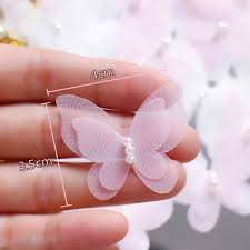 Il cerchietto di feltro serve per poter cucire il fiore sull'abito facendosi aiutare anche dalla perlina infilata con del filo nel centro dei fiori di stoffa. Applique Patch Farfalla Perla Per Abbigliamento Cucire Su Garza Fiori Tessuto Di Pizzo Abito Da Sposa Decorazione Accessori Patch Patches Appliques Applique For Clothingpearl Patch Aliexpress