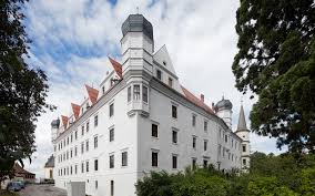 Im schloss schwarzenberg lockt das städtische museum perla castrum mit einer ausstellung für die ganze familie. Anderhalten Schloss Schwarzenberg Scheinfeld