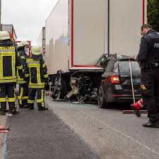 Polizist konfrontiert gaffer mit der realität. Schwerer Unfall Nach Blockade Der A3 Jetzt Gibt Es Kritik An Der Berichterstattung Der Medien Limburg Weilburg