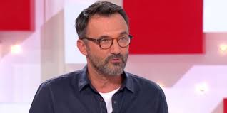 Mille et une vies avec frédéric lopez. Frederic Lopez Raconte Avoir Souffert Du Manque De Reconnaissance De Son Pere Video
