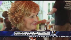 Wife Of Maine's Governor Takes Waitressing Job
