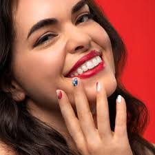 Melissa Lenzi's Instagram, Twitter & Facebook