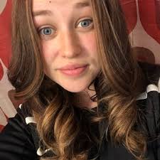 Amanda Grajeda's Instagram, Twitter & Facebook