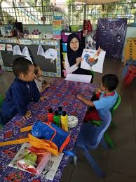 Selain itu, pendidikan juga ialah ilmu yang merujuk kepada ilmu didik, ilmu mendidik, didikan, latihan dan ajaran. Mimpi Zahirah Jadi Nyata Memegang Sijil Kemas Kolej Uniti