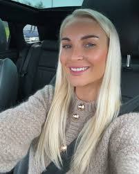 Hannah Burnett's Instagram, Twitter & Facebook