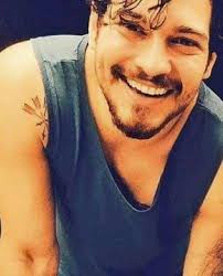 Aaaaaaa Bu Foto Efsanedirrrrrrrr Ay Gercekten Zaman Cabuk Geciyor Yaa Ulusoyistler Sizede Soyle Olmuyor Mu Bu Fot Cagatay Ulusoy Turkish Actors Instagram Posts