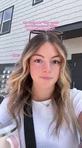 Meredith Mueller's Instagram, Twitter & Facebook