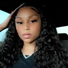 Amber Epps's Instagram, Twitter & Facebook