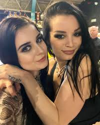 saraya with a fan