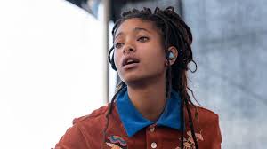 With hugh laurie, omar epps, robert sean leonard, jesse spencer. Willow Smith Rasiert Sich Auf Der Buhne Die Haare Ab Video Zeigt Alles Stern De