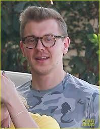 Ethan Sunshine's Instagram, Twitter & Facebook