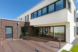 Modernes Einfamilienhaus Im Bauhausstil Mit Grosser Terrasse Von Eco System Haus Bauhausstil Haus Stile Style At Home