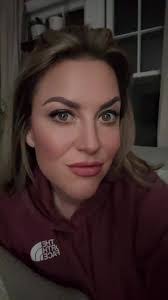 Bethany Bott's Instagram, Twitter & Facebook