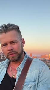 Daniel Booker Nashville Mountain Top Love Song in Country Music Norway