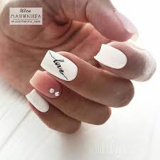 Puedes pintarlas uniformemente ¡todas de blanco!, pero puedes agregar un diseño modesto para darle tu toque a la manicura del día. Blanco Disenos Super Elegantes En Disenos De Unas Arg Facebook