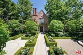 Maxine waters republican challenger joe collins is made waves on twitter saturday after releasing a campaign video shot at maxine waters' $6 million dollar mansion. 356 S Hudson Ave Los Angeles Ca 6 Beds 7 Baths Hancock Park Park Homes Los Angeles Parks
