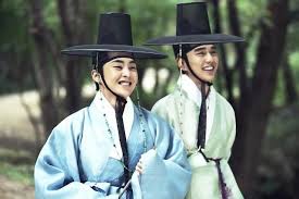 Yoo Seung Ho Says He Was Surprised By Exo Member Xiumin S Real Age Yoo Seung Ho Korea Street Style Korean Traditional Dress