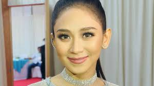 Tapos kinantahan pa niya ako ng happy birthday. Sarah Geronimo Gets Emotional Frank At Las Vegas Concert