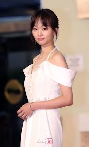 영화 속 신스틸러에서 런닝맨 허당 신스틸러로 변신한 이주영! í¬í†  ì§„ê¸°ì£¼ ì‹œí¬í•œ í¬ì¦ˆ
