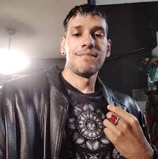 Goth guys need love to 🫶