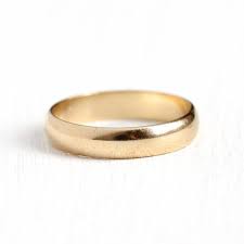 Classic Vintage 1940s Solid Gold Mens Wedding Band This Simple And Unadorned Piece Would Make Mens Gold Wedding Band Vintage Wedding Band Antique Mens Jewelry
