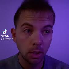 ❤️| Just popping in to say I hope you have a good day.