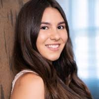 Carrie Greif's Instagram, Twitter & Facebook