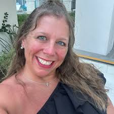 Food Network host Anne Burrell has passed away. 💔 More in the comments  below.