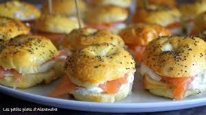Mini Bagels Au Saumon Fume Et Tzatziki Les Petits Plats D Alexandra Recettes De Cuisine Recette Recette Apero Dinatoire