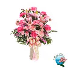 Ricorda sempre che, tanto giovane vuoi apparire, tanto più vecchia apparirai! Mazzo Funebre Di Fiori Rosa Per Un Amica Morta