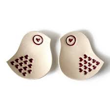 Birds Of A Feather Williamsburg Menu Love Birds Ceramic Bowl Set These Two Love Birds Belong Together They Have Heart Shaped Feathers That Make Their Etsy Finds Pottery Ring Pillow Wedding