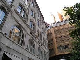 It boasted the first traffic light in europe and offered a wide array of cultural amenities, restaurants, and movie theatres, thus serving as a showcase for all the latest trends. Haus Huth Berlin Tiergarten 1912 Structurae