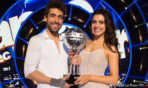 Une petite fille qui fait son bonheur. Danse Avec Les Stars Le Debrief S08 La Finale Remportee Par Agustin Galiana Et Candice Pascal Danses Avec La Plume L Actualite De La Danse
