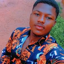 Naye Zanie, oba nkuswaza mbuulira. Why don't u come out and tell the public  what exactly is between us? Honestly nkooye. Dont force me to post our  private chat here. Nway ndi