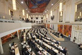 Der nationalrat (abgekürzt nr, französisch conseil national cn, italienisch consiglio nazionale, rätoromanisch cussegl naziunal) ist die grosse kammerw des parlaments der schweizerischen eidgenossenschaft als volksvertretung, mit 200 mitgliedern. Top 10 Abstimmungen Das Hat Der Nationalrat Im Sommer Beschlossen