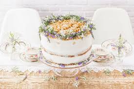 Eine Hochzeitstorte Fur Die Modern Folk Hochzeit Hochzeitstorte Rezept Hochzeitstorte Einfache Hochzeitstorte