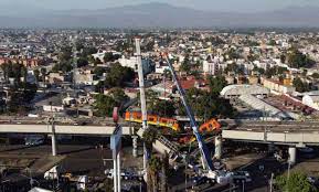 Un puente del sistema de transporte colectivo metro colapsó la noche de este lunes, sobre la avenida tláhuac, entre las estaciones olivo y tezonco, de la línea 12, lo que ha dejado ya 15 muertos y 70 lesionados. Hwew6nj0eqdbem