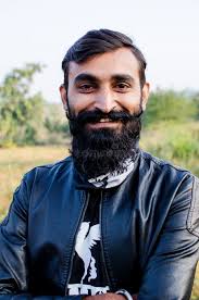 Mann Mit Dem Bart Lang Und Tragend Eine Jacke Gewachsen Stockbild