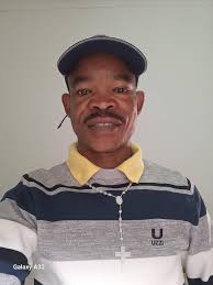 An Easy way to build Concrete Retaining walls, Leave the concrete in the  bag, Stack like Legos, wet with a Hose