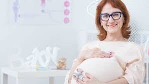 L'alimentation femme enceinte lors de la grossesse constitue un élément décisif pour garantir le bon développement du bébé, mais également pour la santé de la future maman. A 74 Ans Elle Donne Naissance A Des Jumelles Apres Un Don De Gametes Magicmaman Com