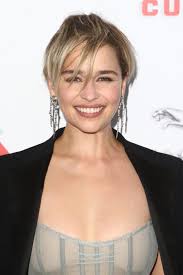 I love the unstructured, messy ease in how she wears her bang and hairstyle, says celebrity hairstylist paul labrecque. 15 Chic Celebrity Short Haircuts Chatelaine
