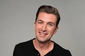 Chris Essex's Instagram, Twitter & Facebook