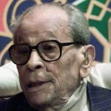 A long period between wanting to love and fearing women,and longing for women and hatred for them. Top 25 Quotes By Naguib Mahfouz Of 78 A Z Quotes