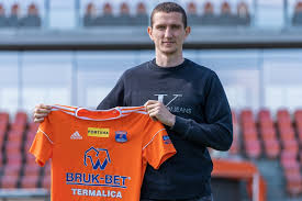 The contract expired on 1 january 2019 and he left the club. Bruk Bet Termalica Nieciecza Przedluza Umowe Z Samuelem Stefanikiem Galaktycznyfutbol