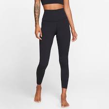 Ein seitlich angebrachter gummizug sorgt für eine flexible. Nike Damen Yoga Hose Luxe Infinalon 7 8 Lang Online Kaufen Bei Intersport