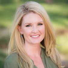 Courtney Doran's Instagram, Twitter & Facebook